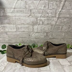 NWOT La Scarpa Gray and Glittery Heeled ankle boots with fringed shoe laces‎ 36